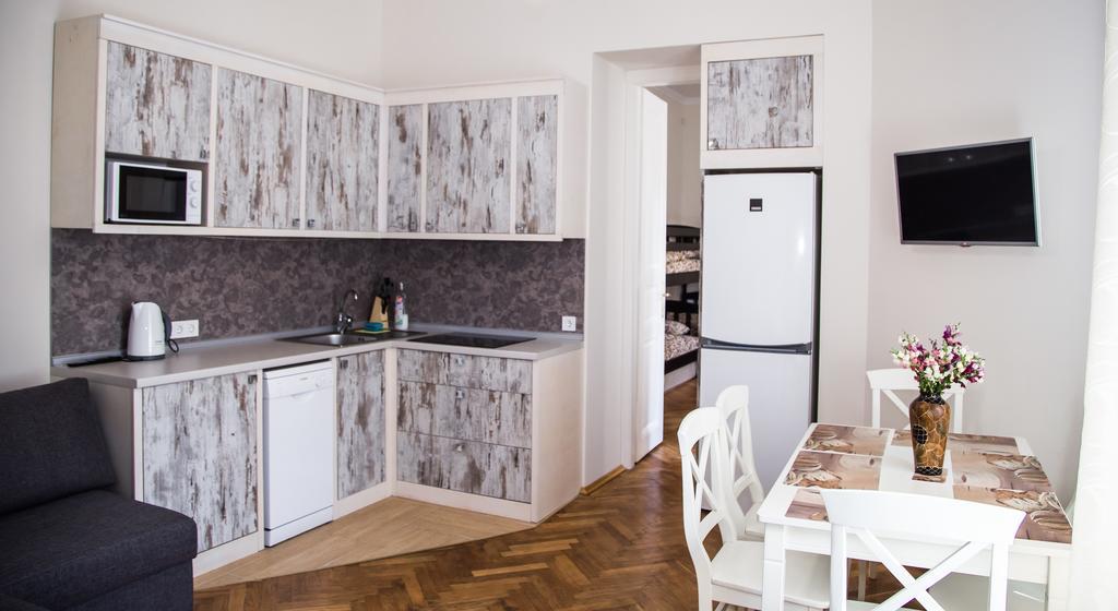 Apartments White House ลวีฟ ห้อง รูปภาพ