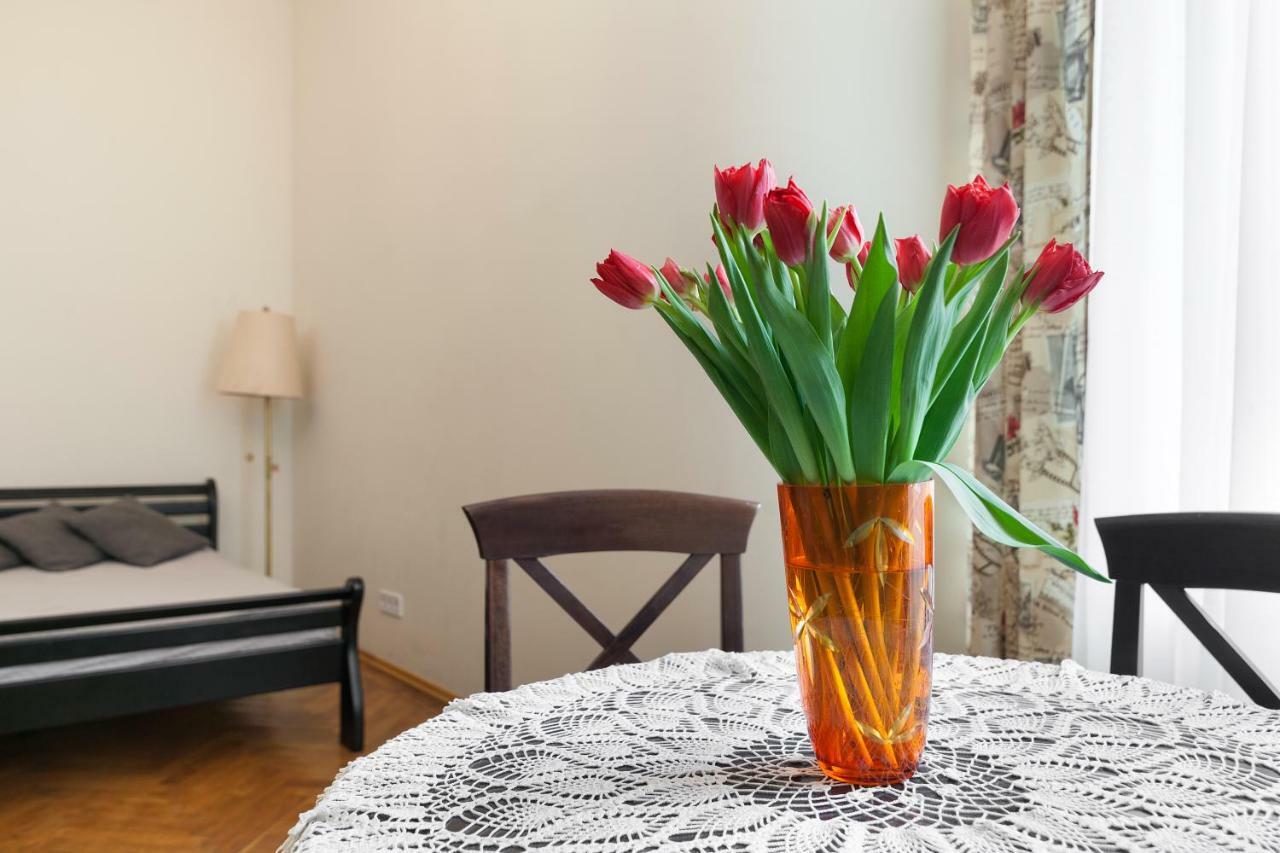 Apartments White House ลวีฟ ภายนอก รูปภาพ